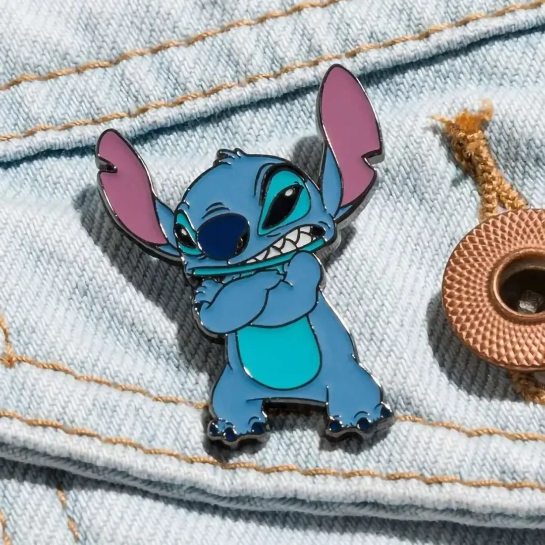 Значок в ассортименте Loungefly Blind Box Pin Disney Stitch Funny Faces WDPN3244